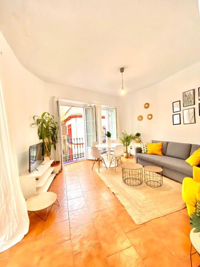 Comfortable Studio Old Town, Parking Optional Sevilla Buitenkant foto