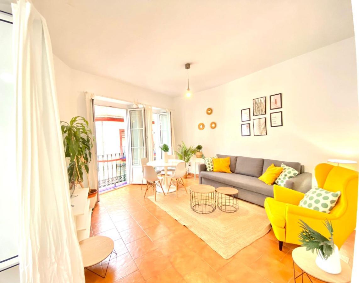 Comfortable Studio Old Town, Parking Optional Sevilla Buitenkant foto