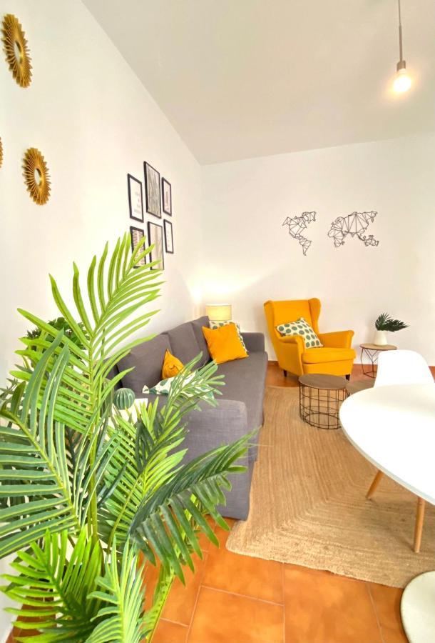 Comfortable Studio Old Town, Parking Optional Sevilla Buitenkant foto