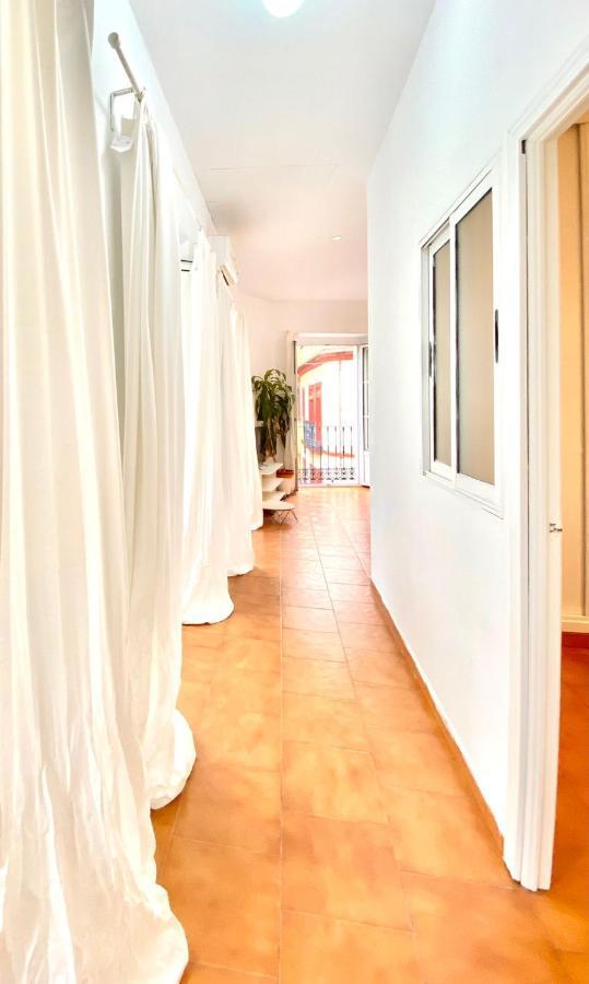 Comfortable Studio Old Town, Parking Optional Sevilla Buitenkant foto