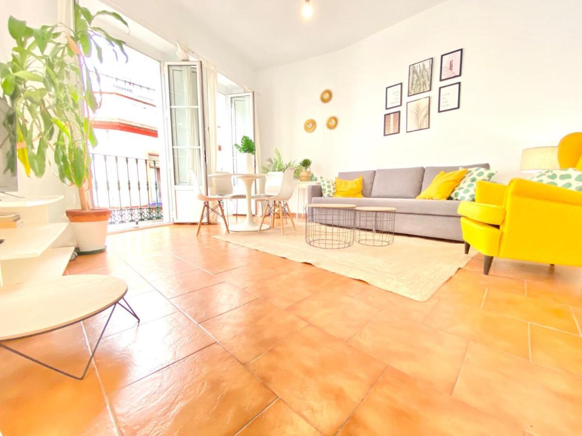 Comfortable Studio Old Town, Parking Optional Sevilla Buitenkant foto