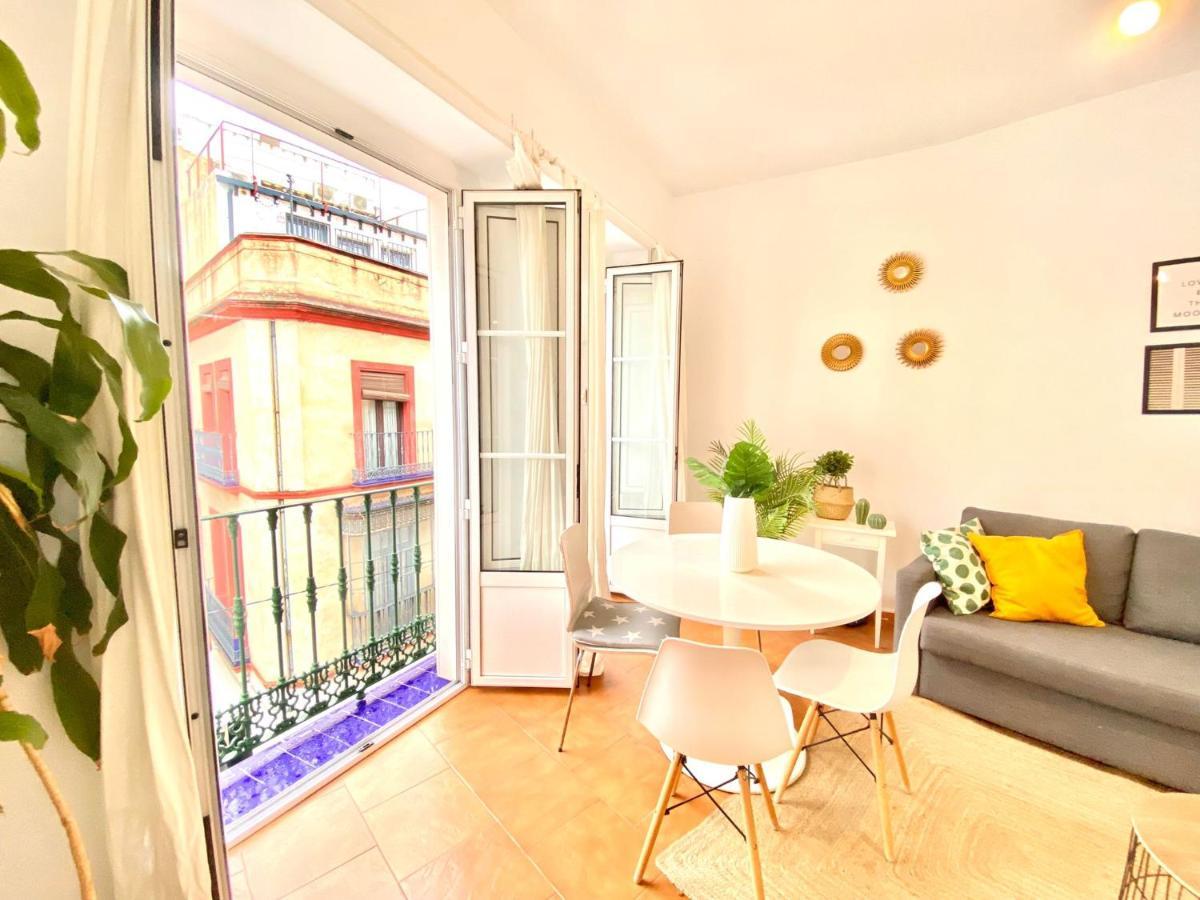 Comfortable Studio Old Town, Parking Optional Sevilla Buitenkant foto