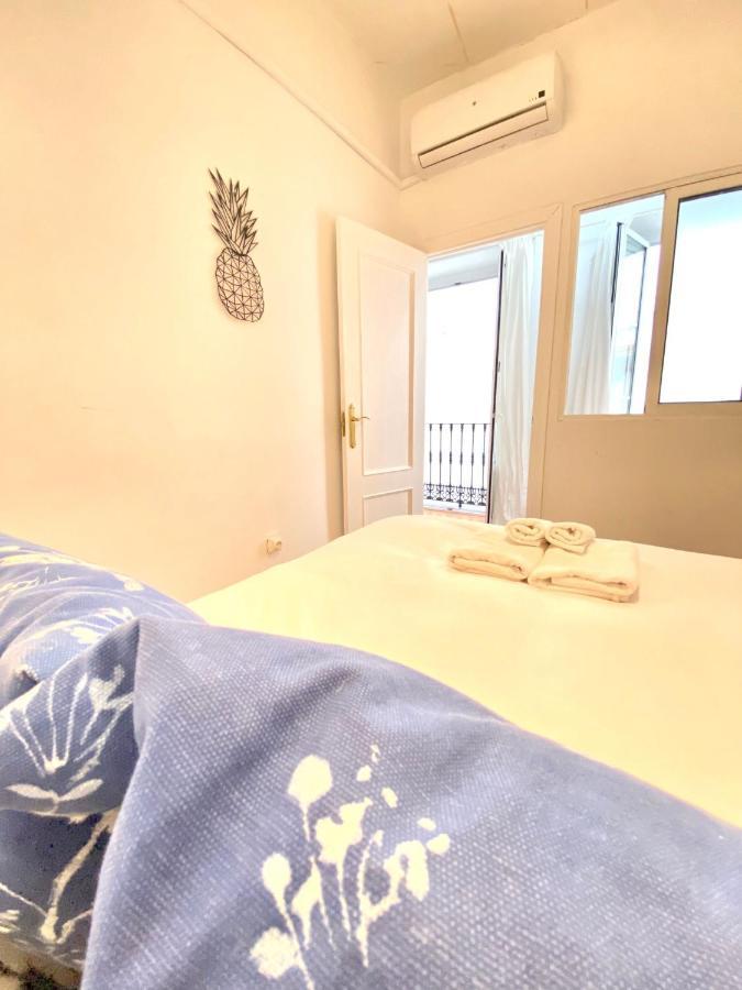 Comfortable Studio Old Town, Parking Optional Sevilla Buitenkant foto