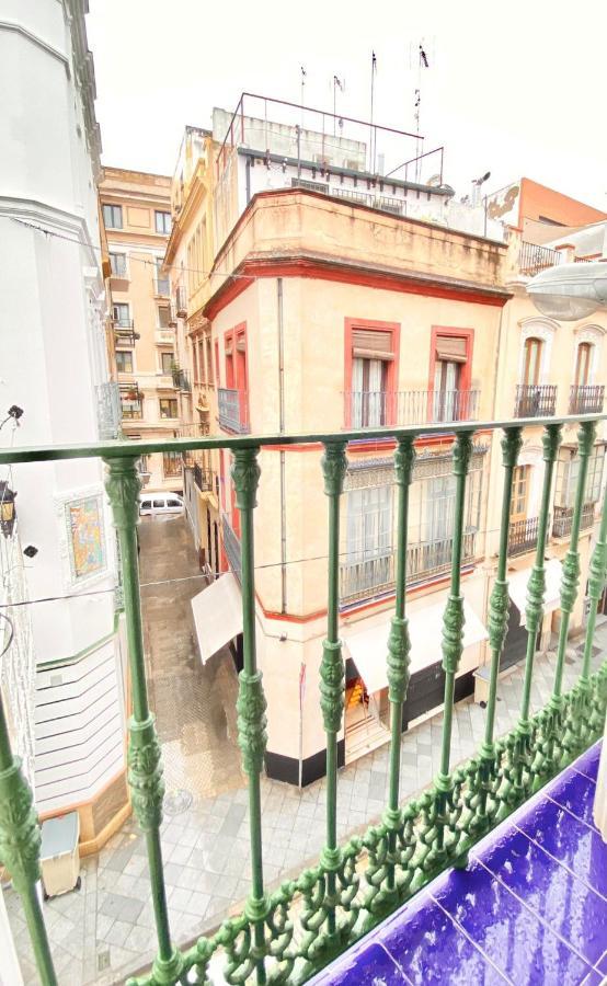 Comfortable Studio Old Town, Parking Optional Sevilla Buitenkant foto