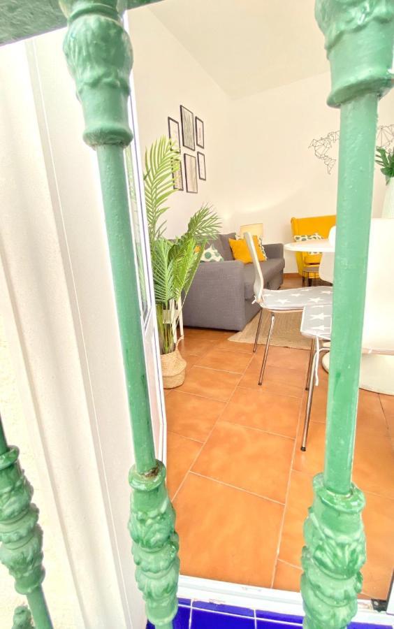 Comfortable Studio Old Town, Parking Optional Sevilla Buitenkant foto