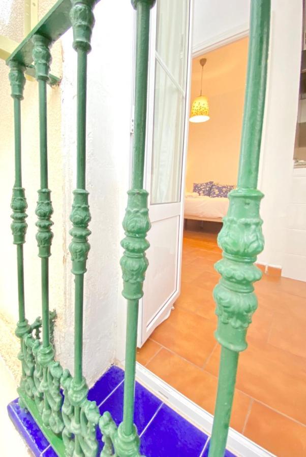 Comfortable Studio Old Town, Parking Optional Sevilla Buitenkant foto