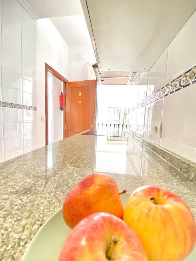 Comfortable Studio Old Town, Parking Optional Sevilla Buitenkant foto