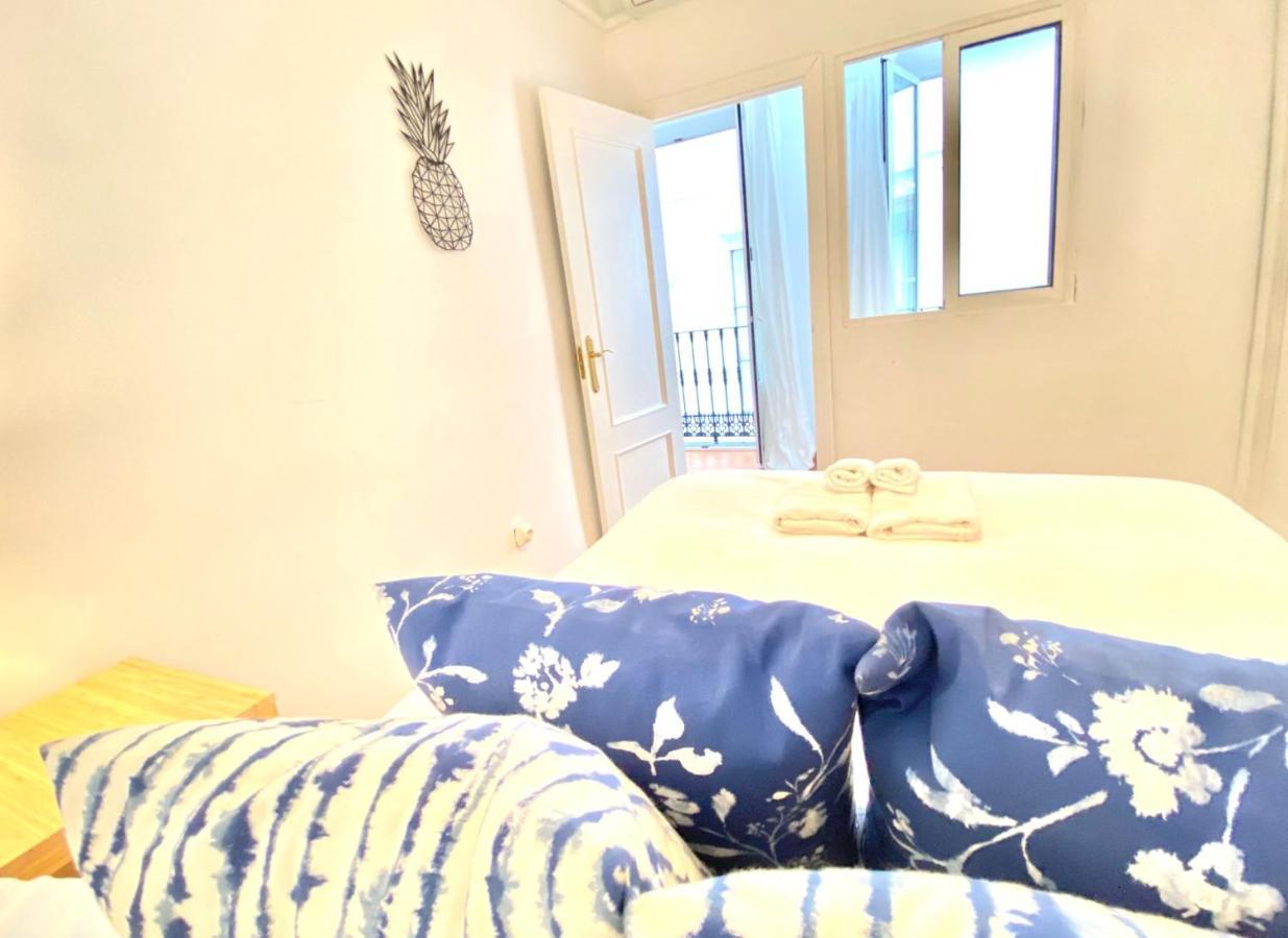 Comfortable Studio Old Town, Parking Optional Sevilla Buitenkant foto