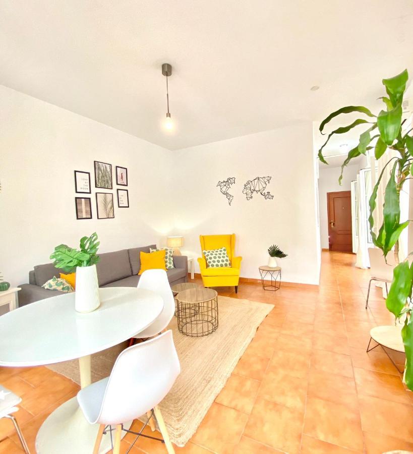 Comfortable Studio Old Town, Parking Optional Sevilla Buitenkant foto