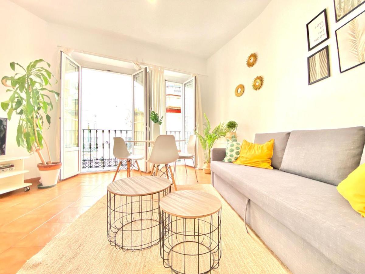 Comfortable Studio Old Town, Parking Optional Sevilla Buitenkant foto