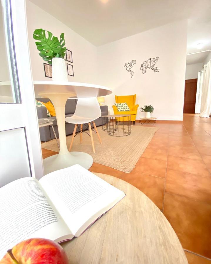 Comfortable Studio Old Town, Parking Optional Sevilla Buitenkant foto