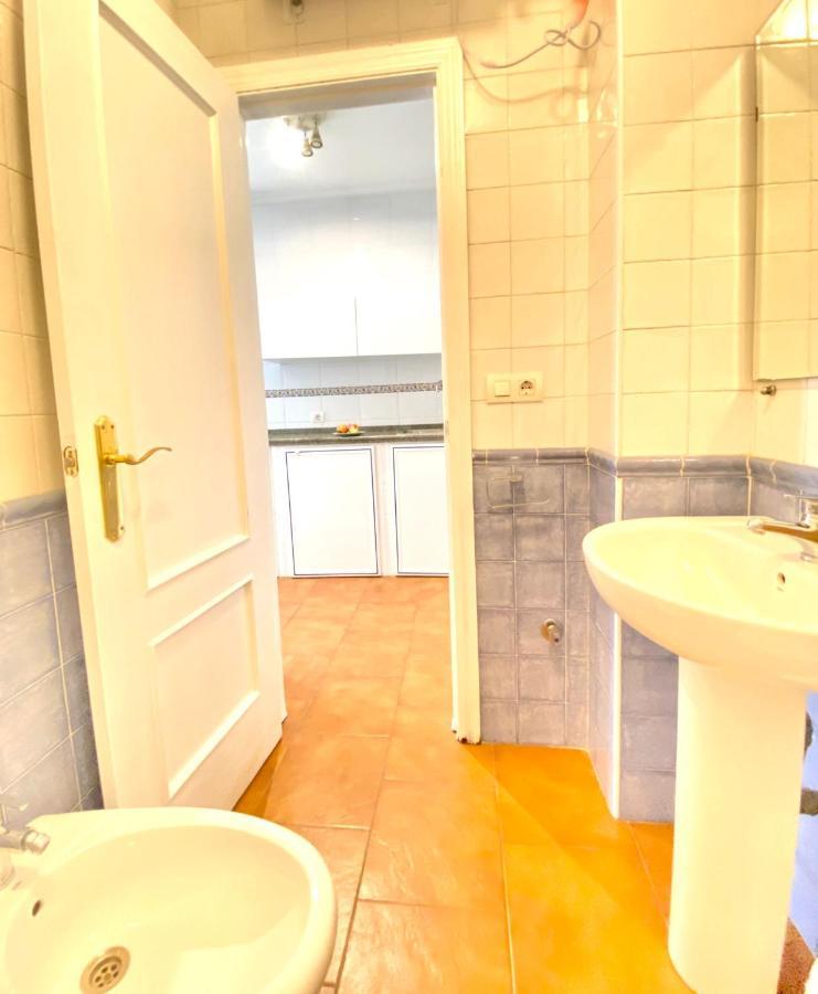 Comfortable Studio Old Town, Parking Optional Sevilla Buitenkant foto