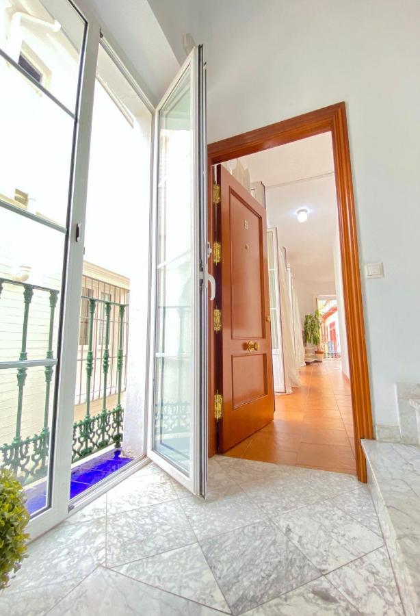Comfortable Studio Old Town, Parking Optional Sevilla Buitenkant foto