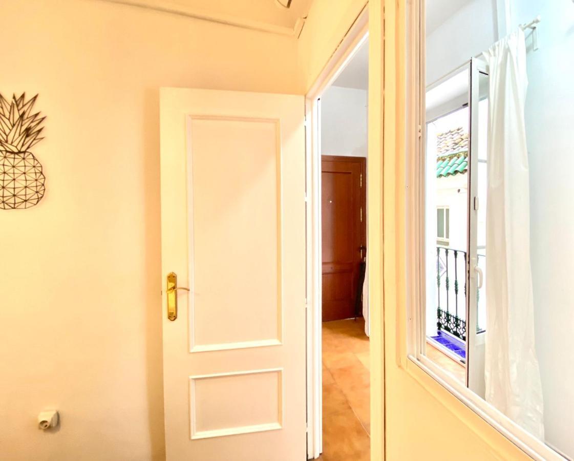 Comfortable Studio Old Town, Parking Optional Sevilla Buitenkant foto