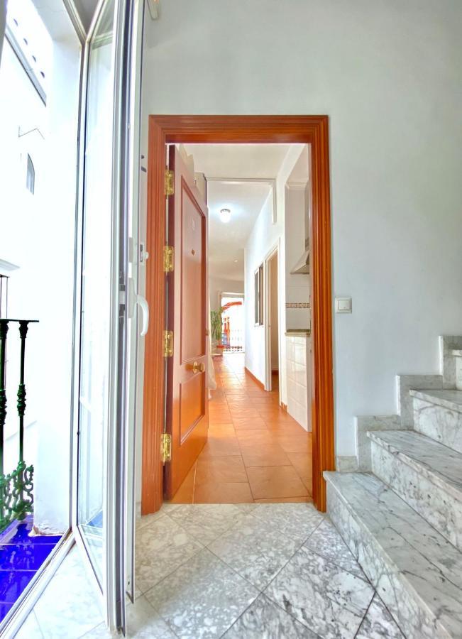Comfortable Studio Old Town, Parking Optional Sevilla Buitenkant foto