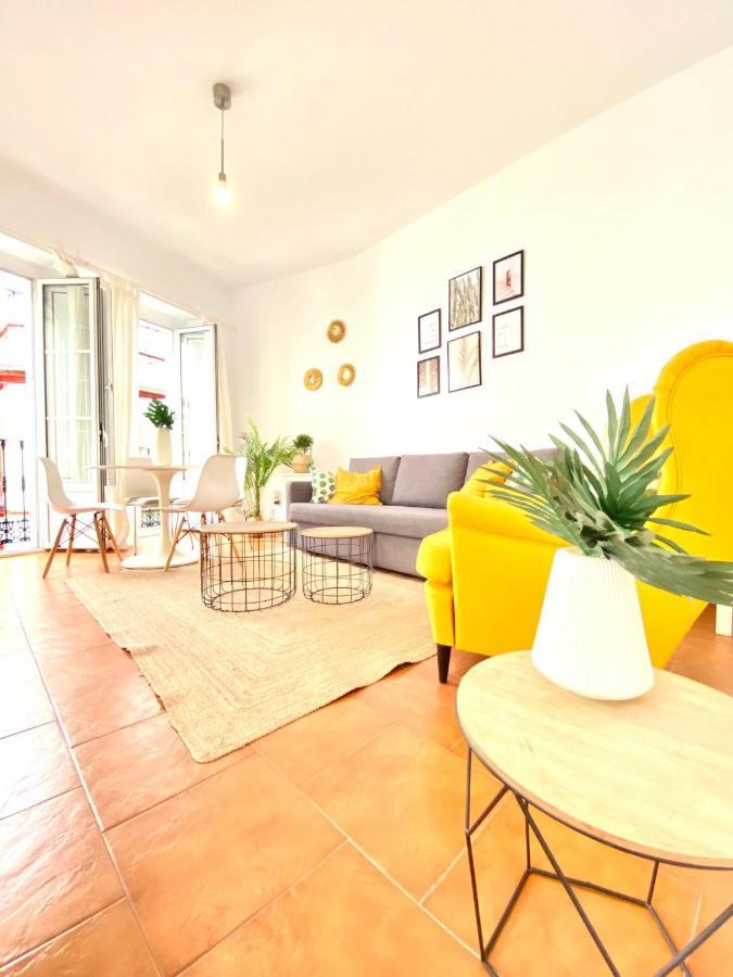 Comfortable Studio Old Town, Parking Optional Sevilla Buitenkant foto