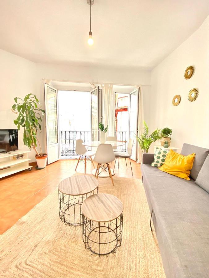 Comfortable Studio Old Town, Parking Optional Sevilla Buitenkant foto