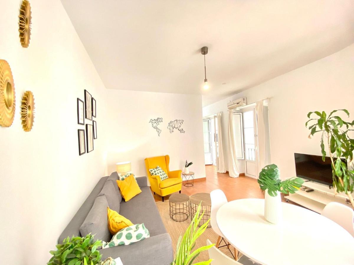 Comfortable Studio Old Town, Parking Optional Sevilla Buitenkant foto