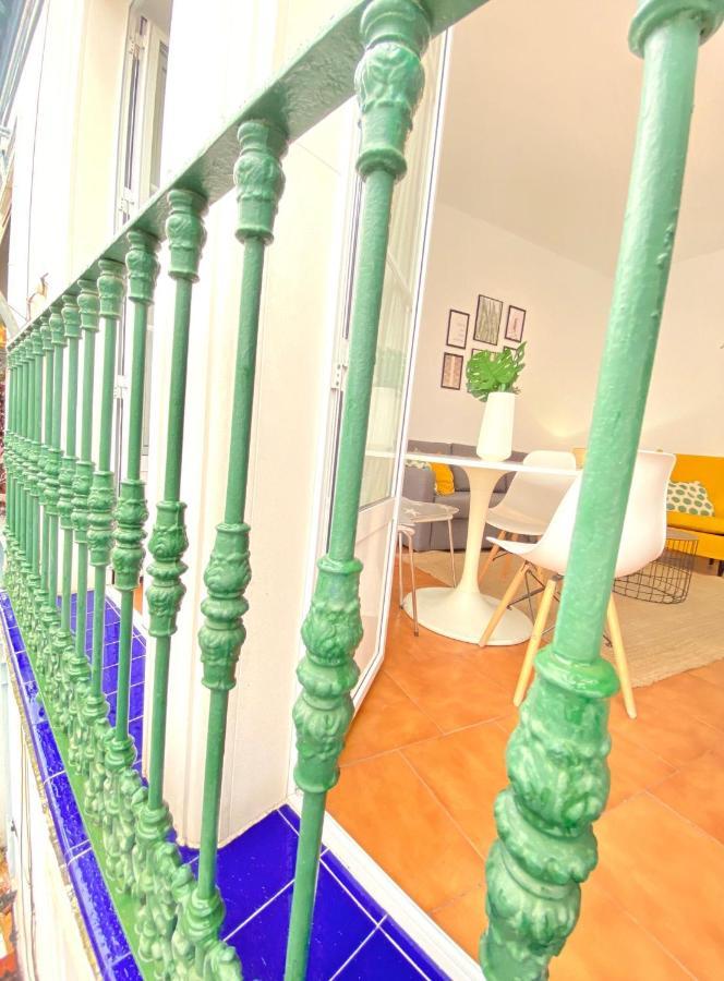 Comfortable Studio Old Town, Parking Optional Sevilla Buitenkant foto